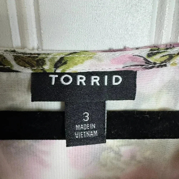 Torrid Peplum Chiffon White Floral Flutter Sleeve Blouse 3X E36 - Picture 9 of 10